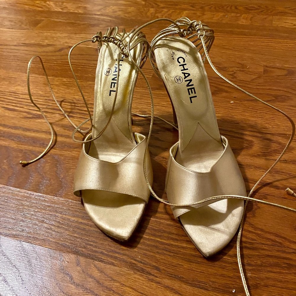 Chanel Gold Satin Sandals with ankle ties, Size 39 1/2